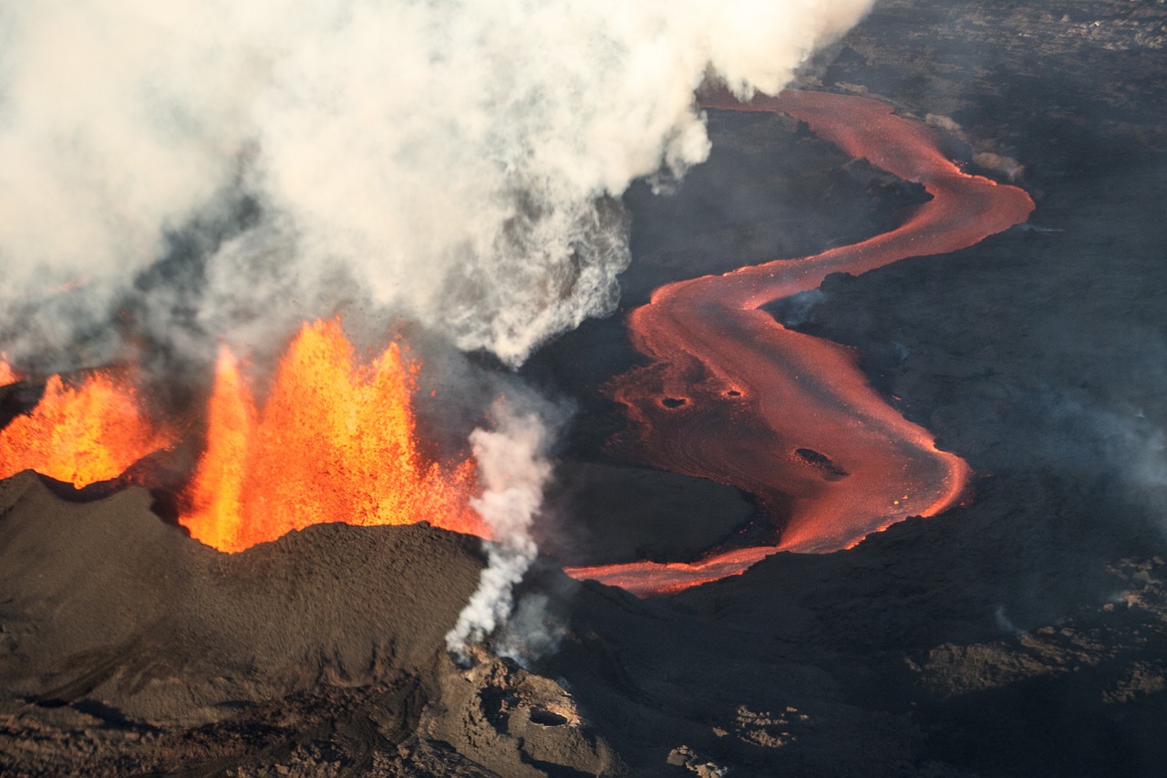 冰岛首都附近的一座火山周三晚上爆发，自去年12月以来，这是该地区发生的第七次此类事件。